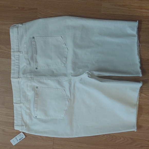 White denim, capri, size 24 - Picture 8 of 9
